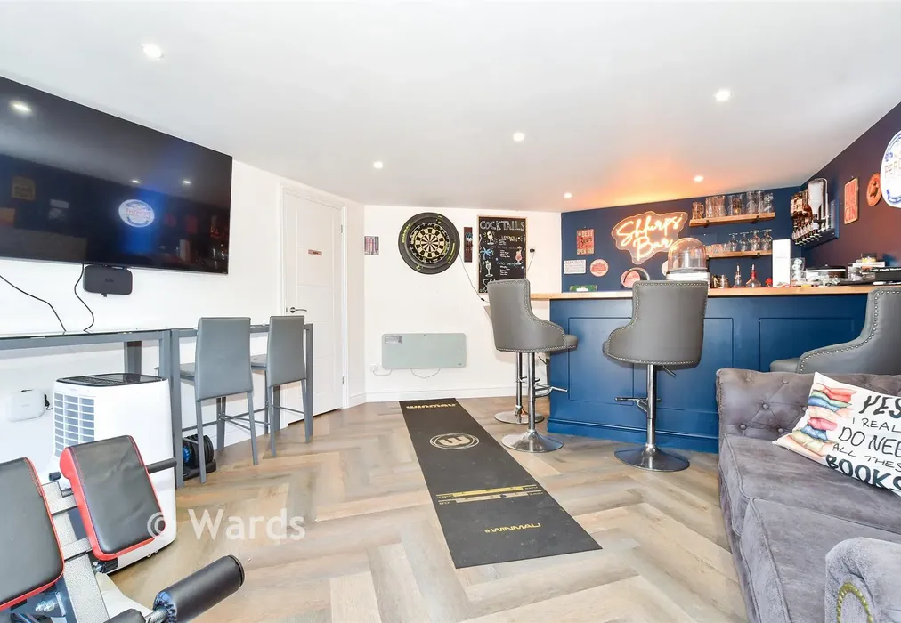 Room 1 - Stanley Close, Staplehurst, Kent - Wards of Kent