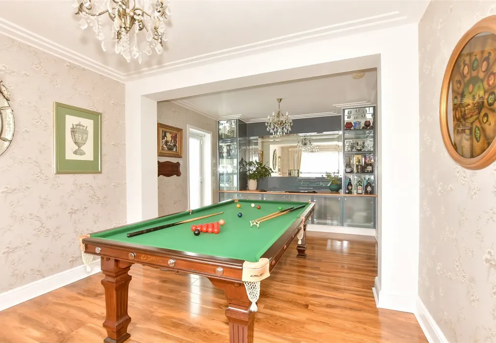 Family Room - Leicester Avenue, Cliftonville, Margate, Kent - Wards of Kent