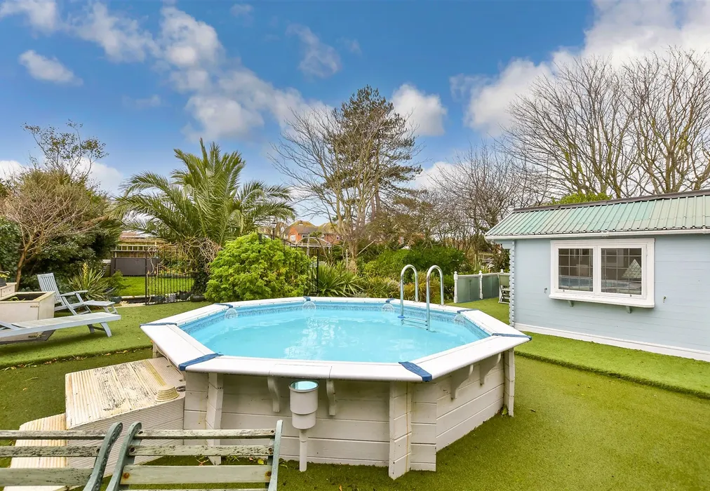 Swimming Pool - Leicester Avenue, Cliftonville, Margate, Kent - Wards of Kent