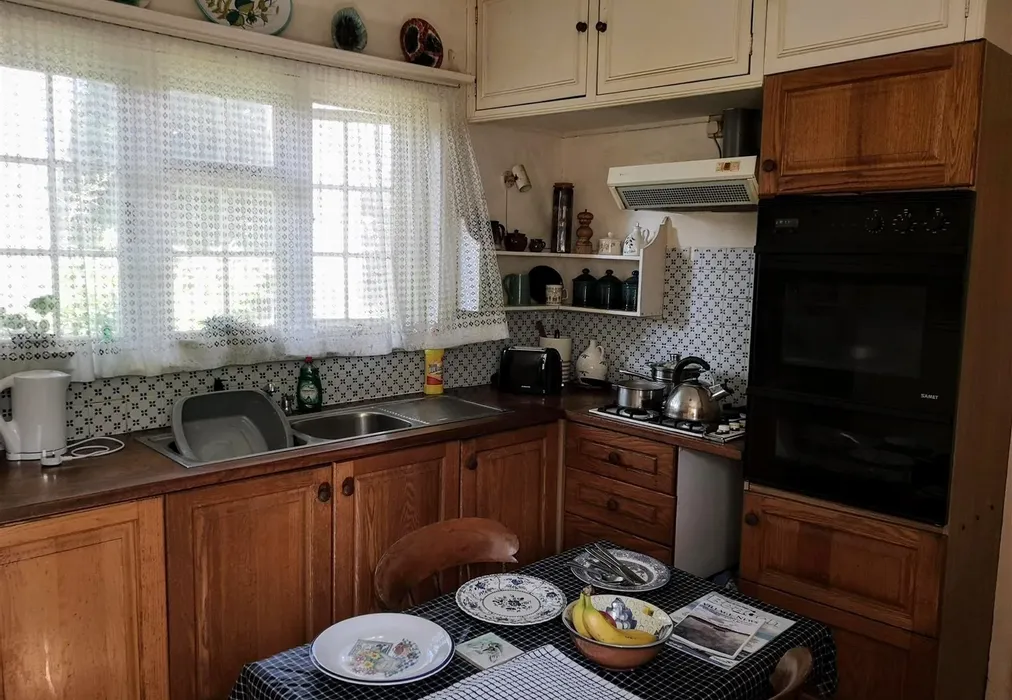 Kitchen - Port La Salle, Bouldnor, Yarmouth, Isle of Wight - Wards of Kent