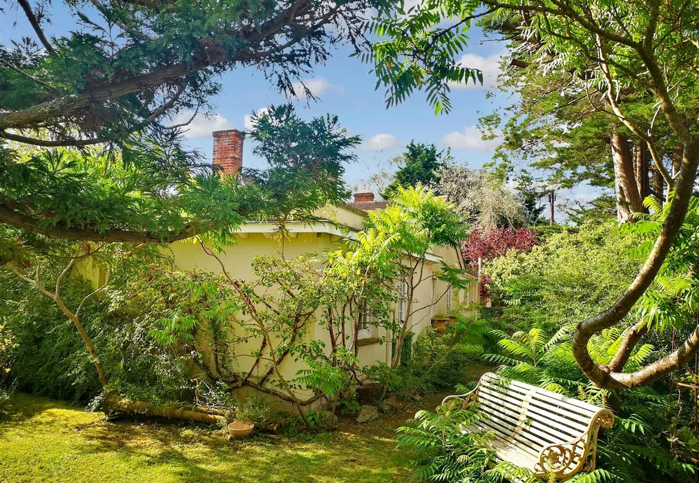 Side Garden - Port La Salle, Bouldnor, Yarmouth, Isle of Wight - Wards of Kent