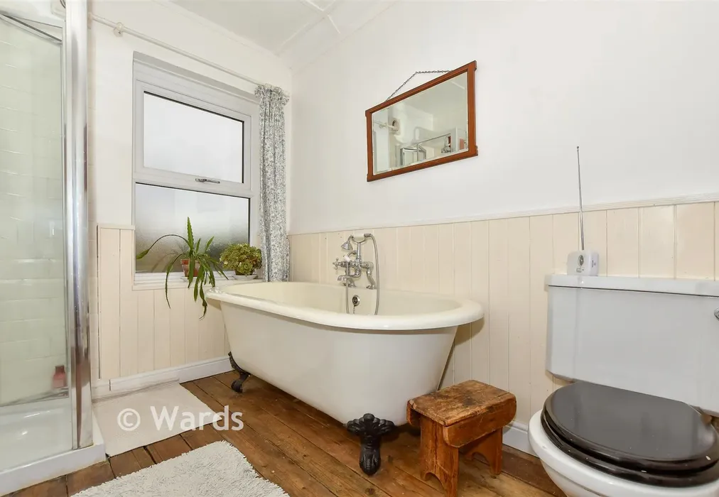 En-Suite Bathroom - Queens Road, Snodland, Kent - Wards of Kent