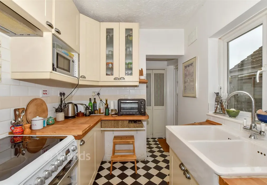 Kitchen - Queens Road, Snodland, Kent - Wards of Kent