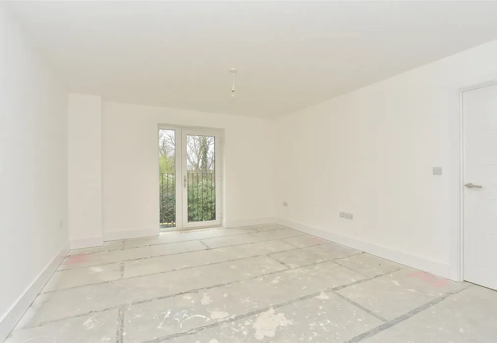 Bedroom 1 - The Heights, Station Road, Dover, Kent - Wards of Kent