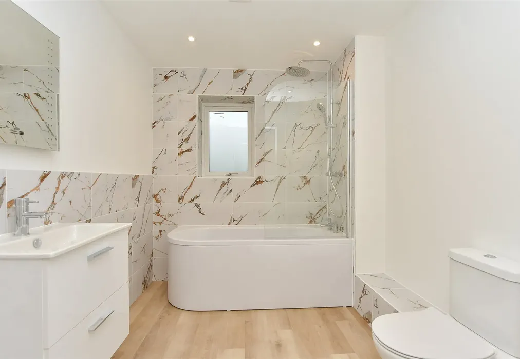 En-Suite Bathroom - The Heights, Station Road, Dover, Kent - Wards of Kent