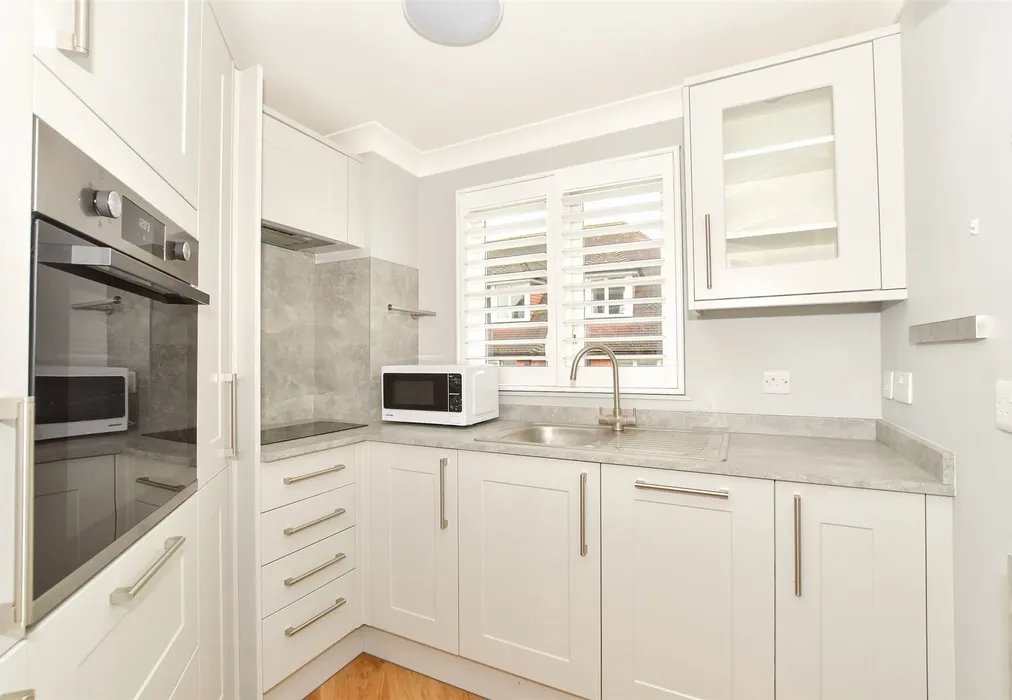 Kitchen - Queen Street, Arundel, West Sussex - Wards of Kent