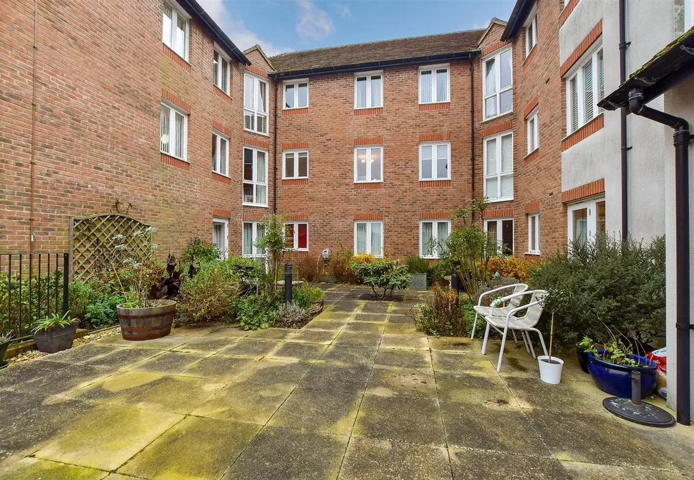 Communal Gardens - Queen Street, Arundel, West Sussex - Wards of Kent