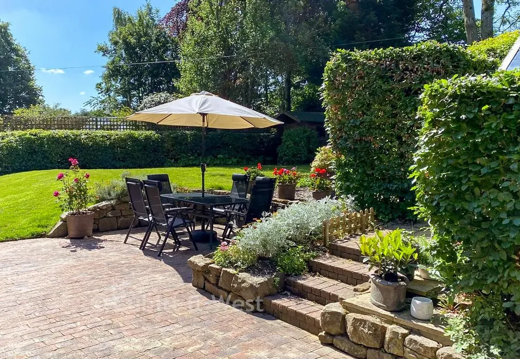 Rear Garden - Boars Head, Crowborough, East Sussex - Wards of Kent