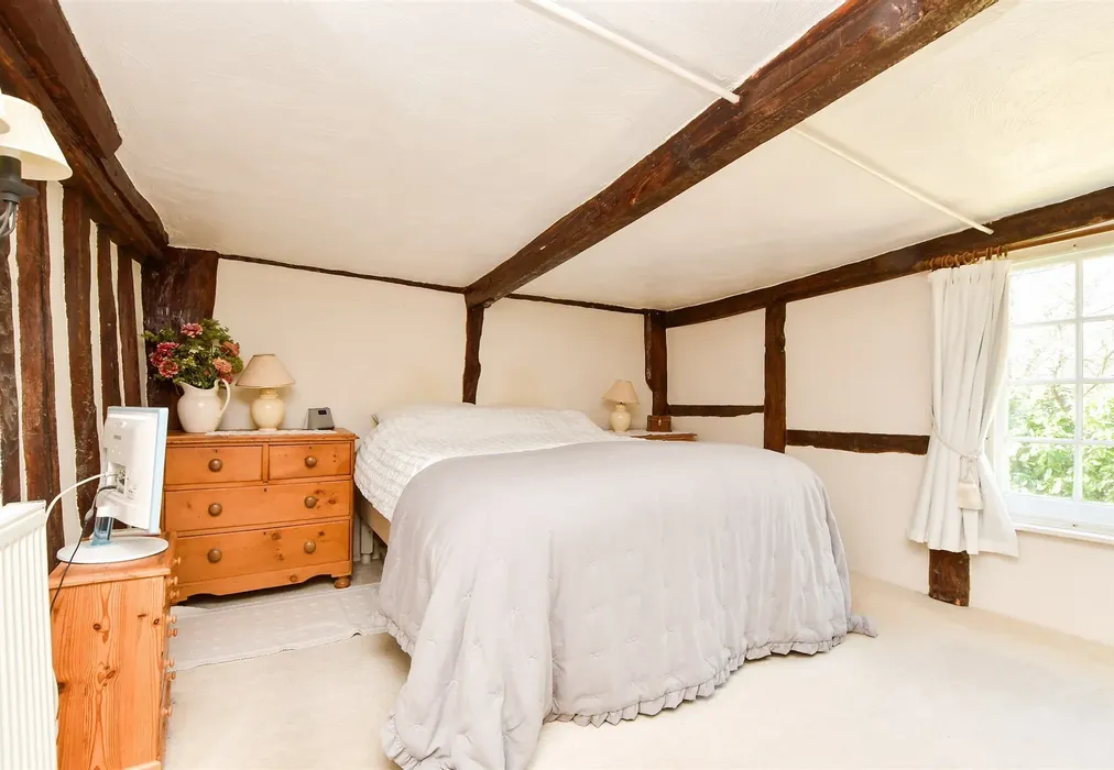 Bedroom 1 - Boars Head, Crowborough, East Sussex - Wards of Kent