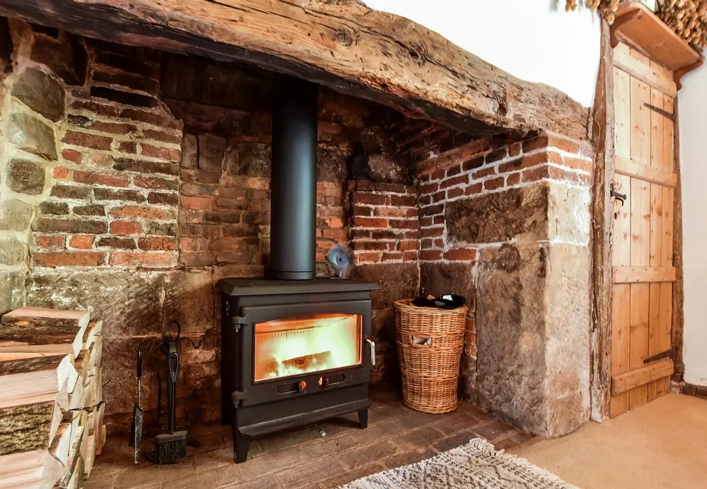 Internal Lifestyle Photograph - Boars Head, Crowborough, East Sussex - Wards of Kent