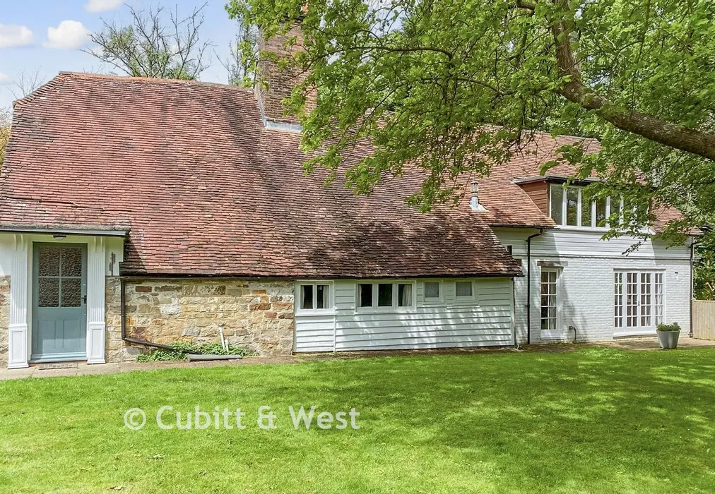 Rear Garden - Boars Head, Crowborough, East Sussex - Wards of Kent