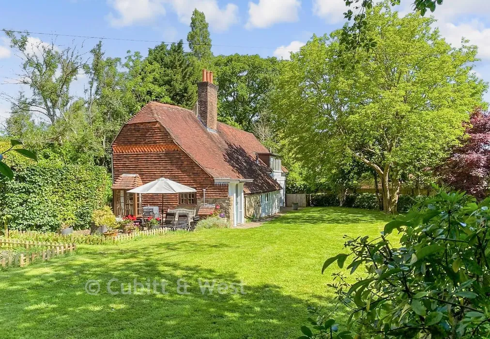 Rear Garden - Boars Head, Crowborough, East Sussex - Wards of Kent