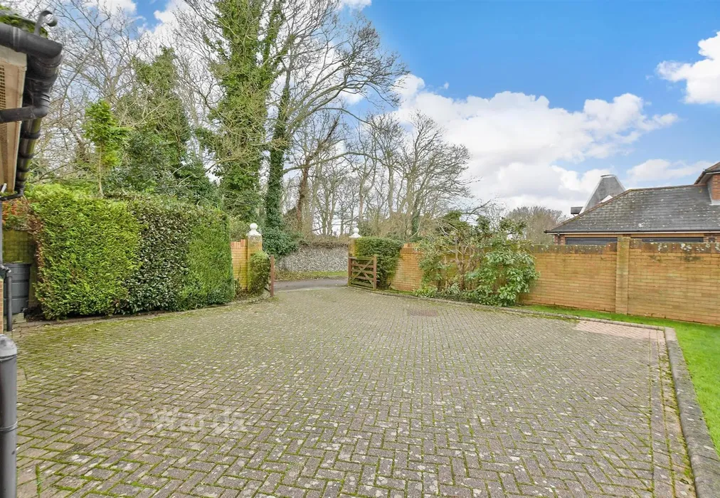 Driveway/Parking - East Northdown Close, Cliftonville, Margate, Kent - Wards of Kent