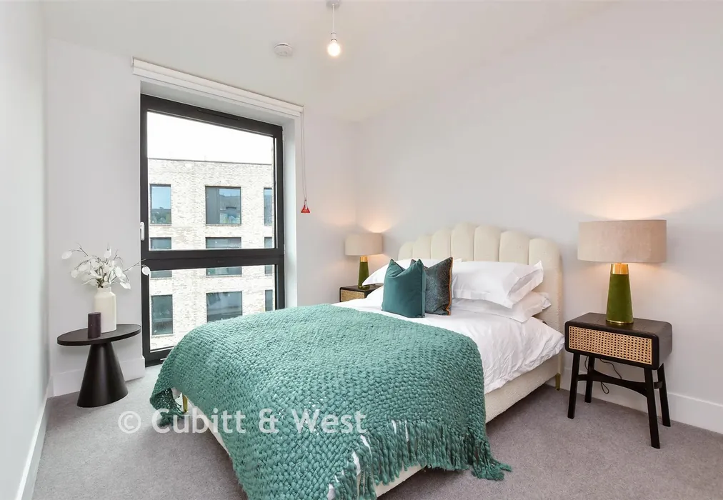 Bedroom 1 - The Furlong, Brighton, East Sussex - Wards of Kent