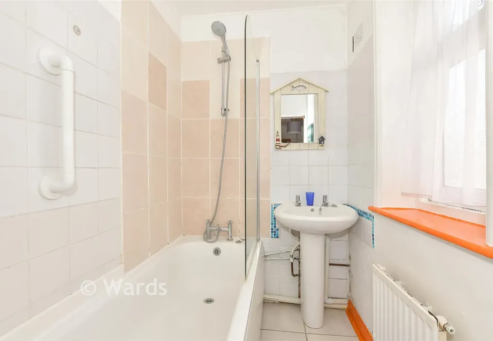 Bathroom - Clare Road, Whitstable, Kent - Wards of Kent