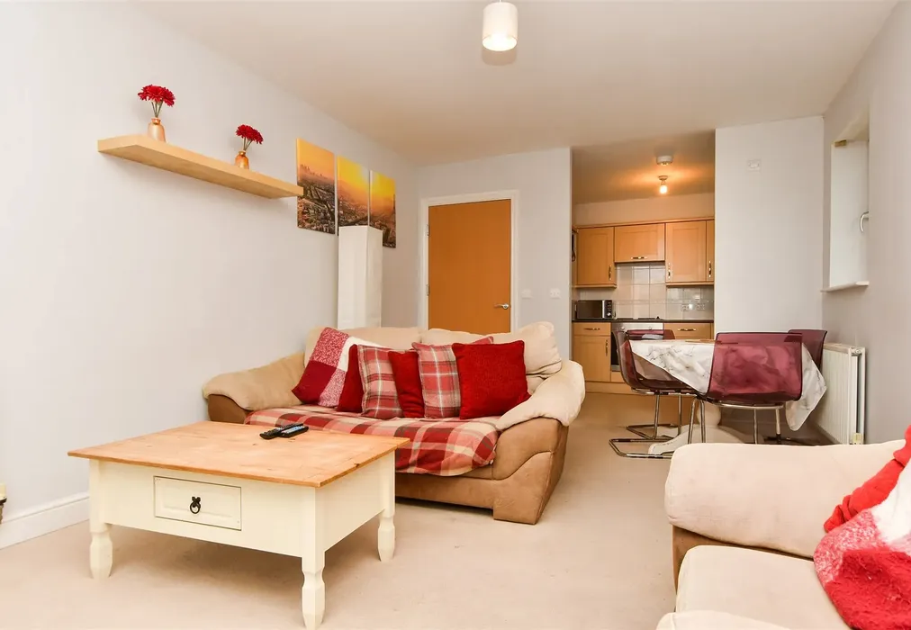 Lounge - Commonwealth Drive, Three Bridges, Crawley, West Sussex - Wards of Kent