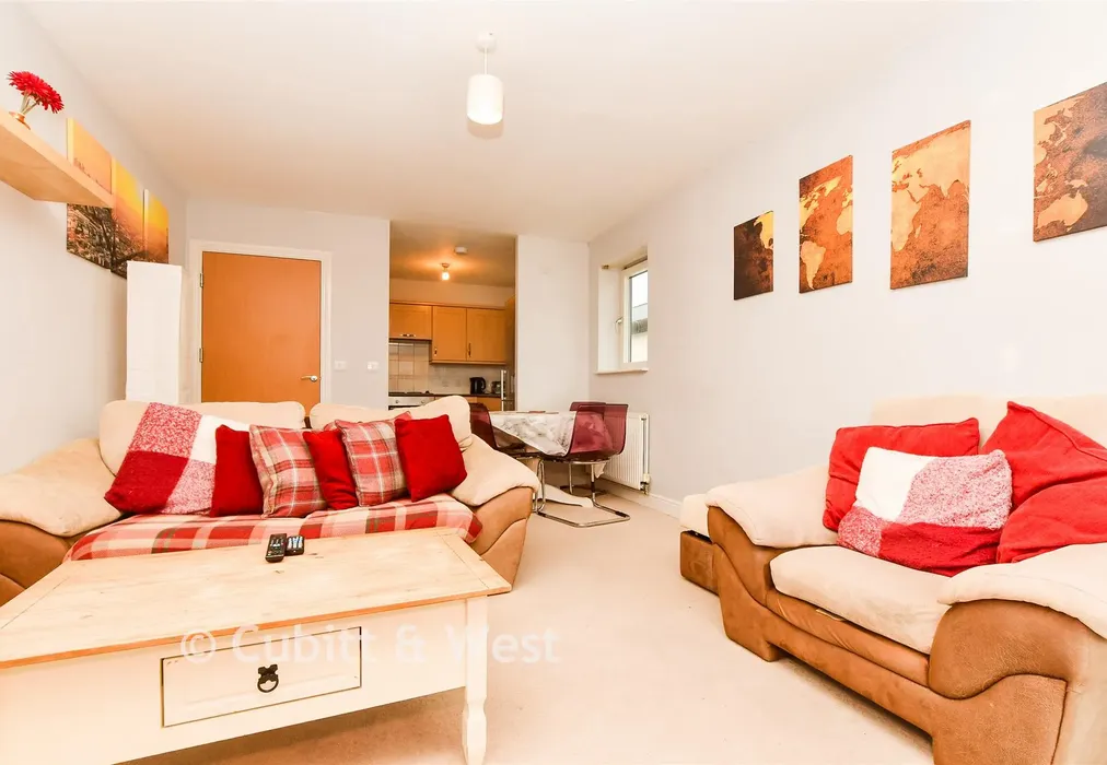 Lounge - Commonwealth Drive, Three Bridges, Crawley, West Sussex - Wards of Kent