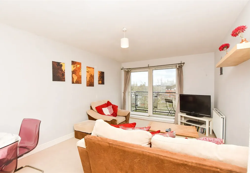 Lounge - Commonwealth Drive, Three Bridges, Crawley, West Sussex - Wards of Kent