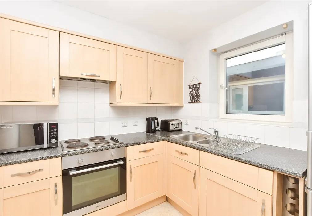 Kitchen Area - Commonwealth Drive, Three Bridges, Crawley, West Sussex - Wards of Kent