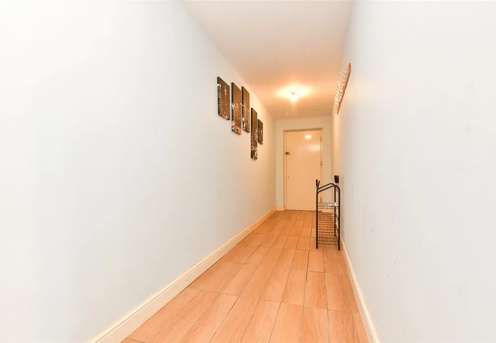 Hallway - Commonwealth Drive, Three Bridges, Crawley, West Sussex - Wards of Kent