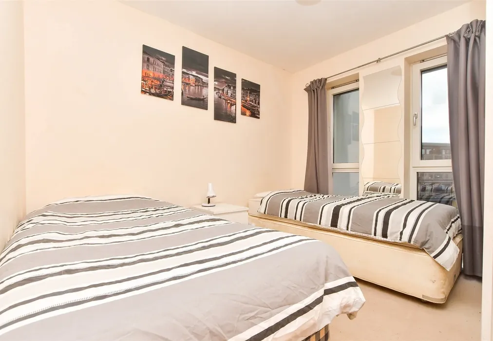 Bedroom 2 - Commonwealth Drive, Three Bridges, Crawley, West Sussex - Wards of Kent