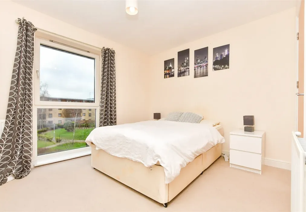 Bedroom 1 - Commonwealth Drive, Three Bridges, Crawley, West Sussex - Wards of Kent