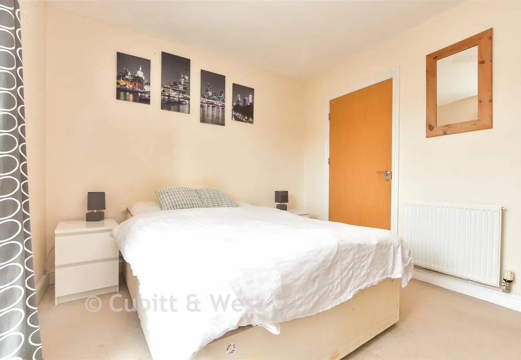 Bedroom 1 - Commonwealth Drive, Three Bridges, Crawley, West Sussex - Wards of Kent