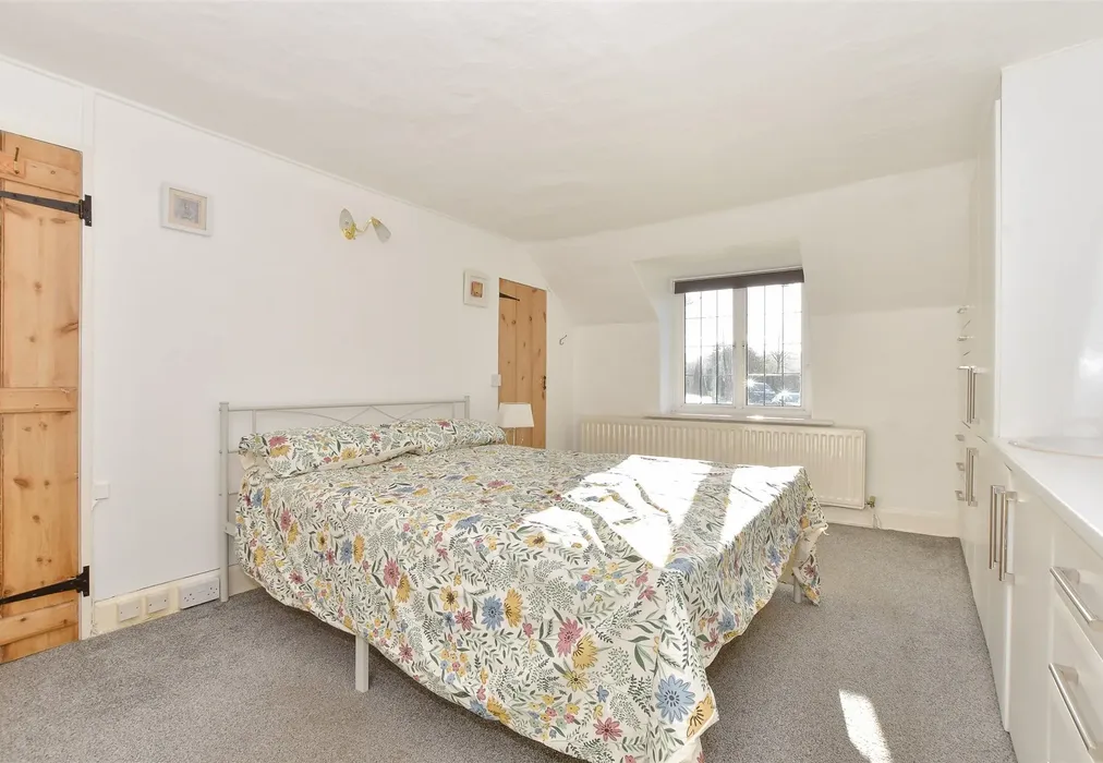 Bedroom 1 - Southford Lane, Whitwell, Ventnor, Isle of Wight - Wards of Kent