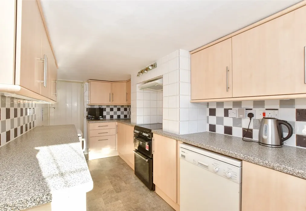 Kitchen - Southford Lane, Whitwell, Ventnor, Isle of Wight - Wards of Kent
