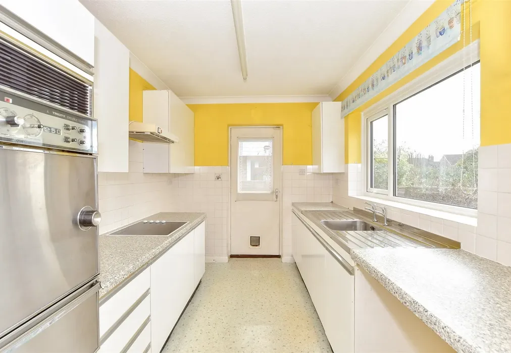 Kitchen - Malcolm Road, Tangmere, Chichester, West Sussex - Wards of Kent