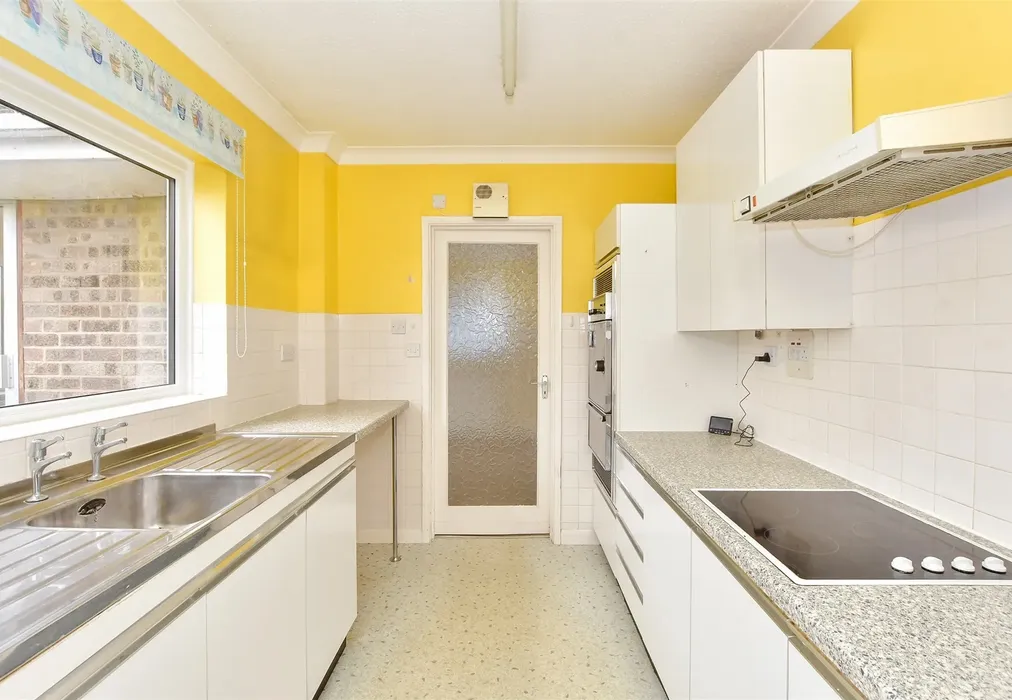 Kitchen - Malcolm Road, Tangmere, Chichester, West Sussex - Wards of Kent
