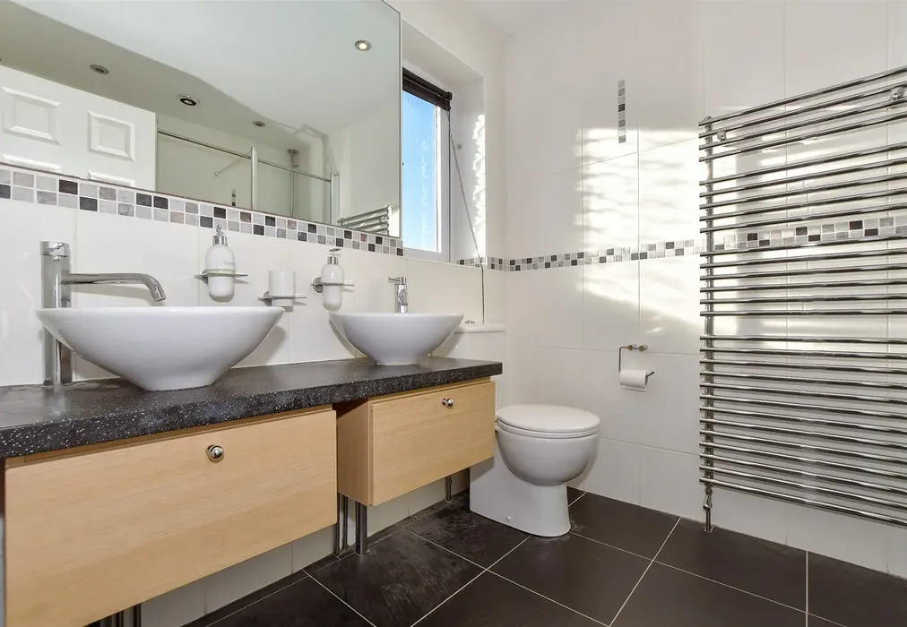 En-Suite Shower Room - Yeoman Park, Bearsted, Maidstone, Kent - Wards of Kent