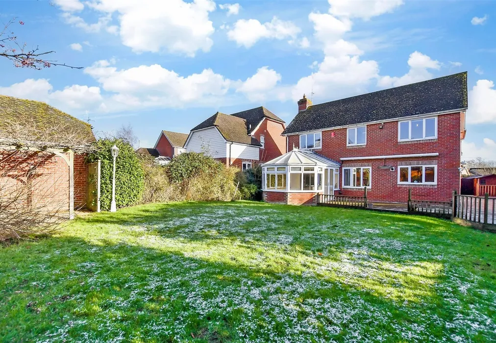 Rear Garden - Yeoman Park, Bearsted, Maidstone, Kent - Wards of Kent
