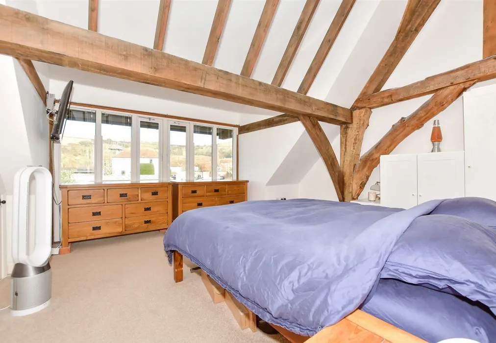 Bedroom 1 - Peene Farm, Peene, Folkestone, Kent - Wards of Kent