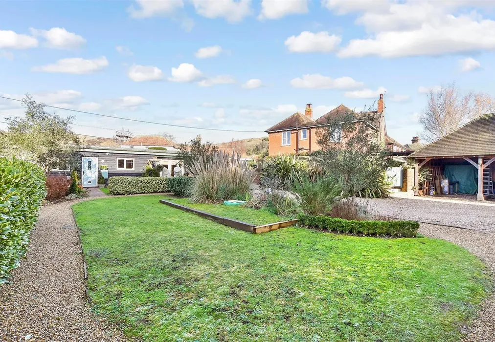 Communal Gardens - Peene Farm, Peene, Folkestone, Kent - Wards of Kent