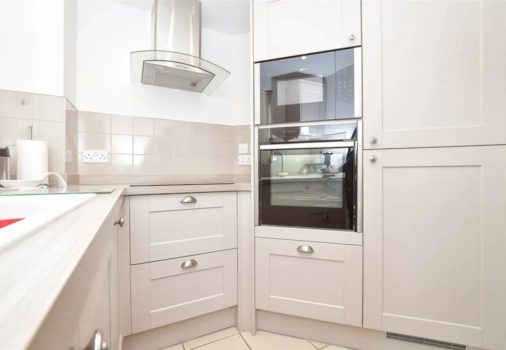 Kitchen - Hawthorn Road, Bognor Regis, West Sussex - Wards of Kent