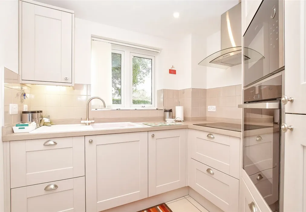 Kitchen - Hawthorn Road, Bognor Regis, West Sussex - Wards of Kent