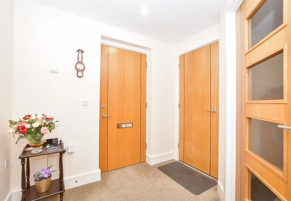 Hallway - Hawthorn Road, Bognor Regis, West Sussex - Wards of Kent