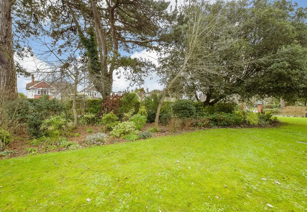 Communal Gardens - Hawthorn Road, Bognor Regis, West Sussex - Wards of Kent