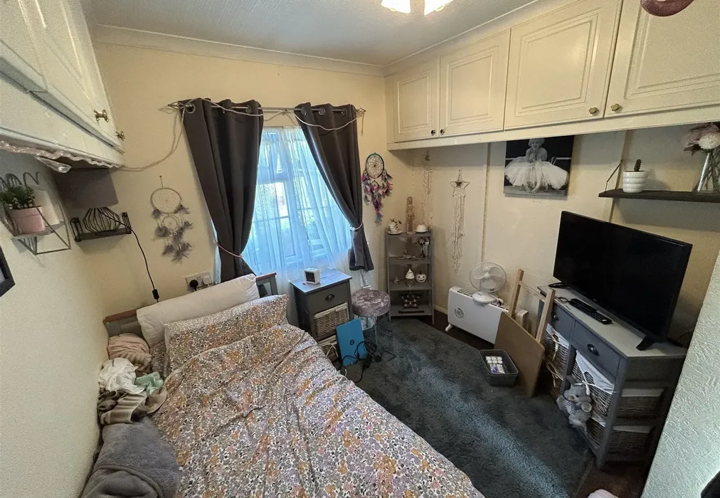 Bedroom - Hedge Barton, Fordcombe, Tunbridge Wells, Kent - Wards of Kent