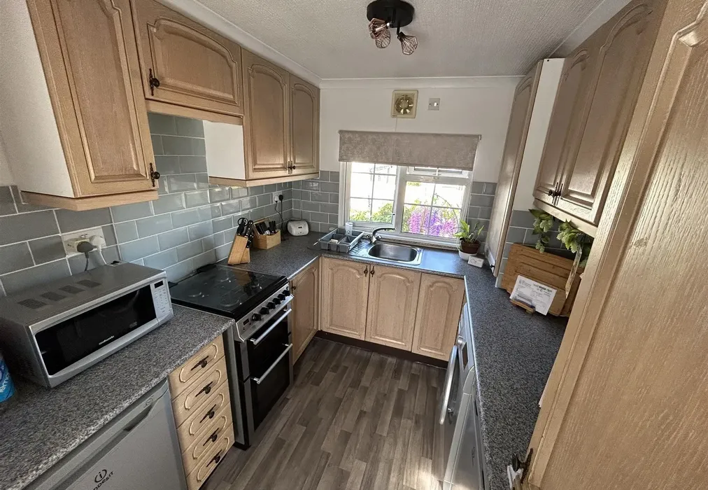 Kitchen - Hedge Barton, Fordcombe, Tunbridge Wells, Kent - Wards of Kent