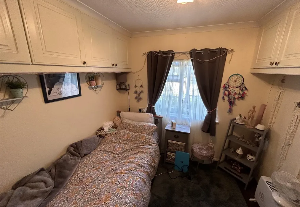 Bedroom - Hedge Barton, Fordcombe, Tunbridge Wells, Kent - Wards of Kent