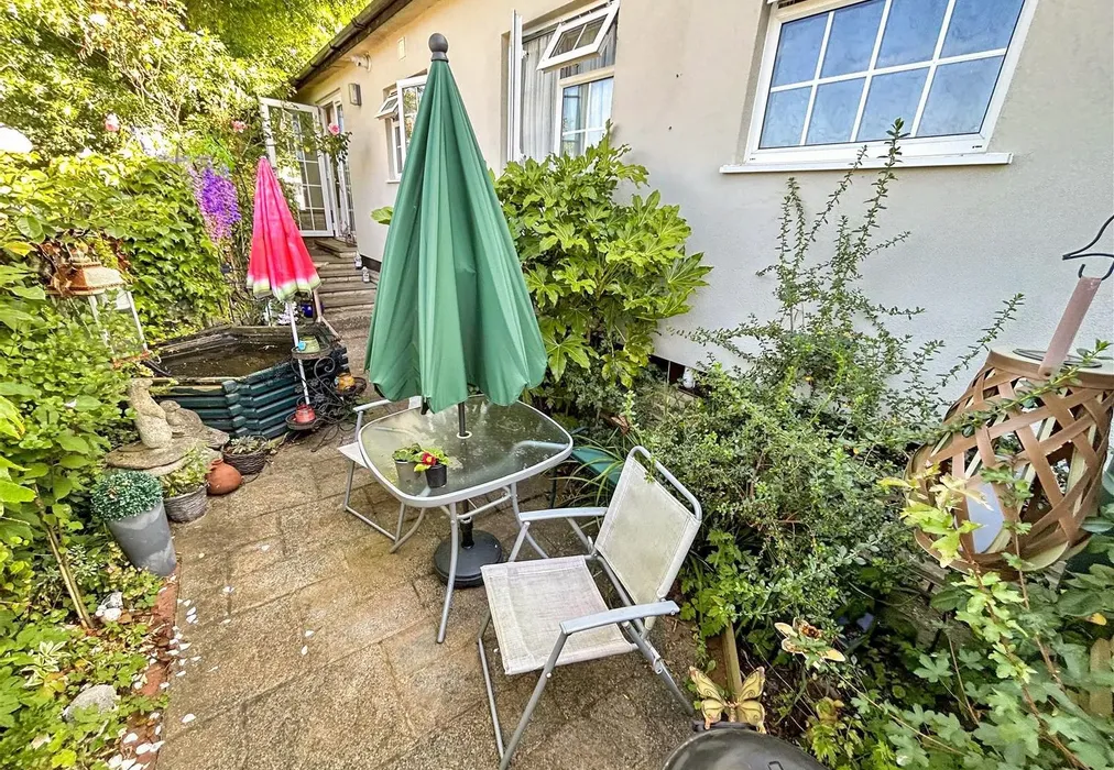 Patio - Hedge Barton, Fordcombe, Tunbridge Wells, Kent - Wards of Kent