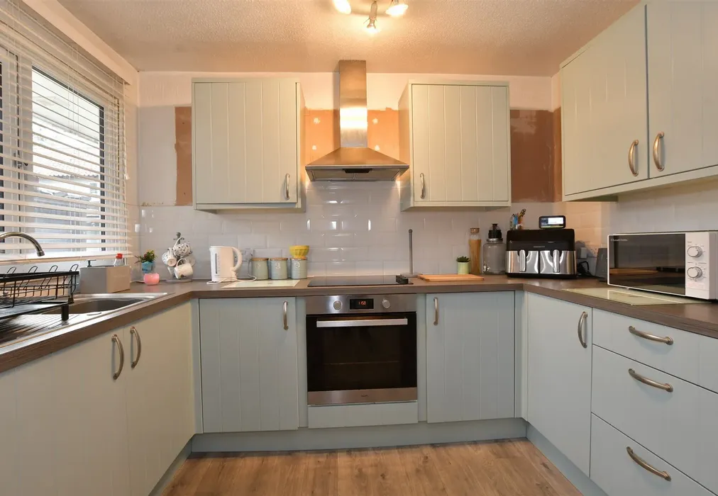 Kitchen - Loxford, Basildon, Essex - Wards of Kent