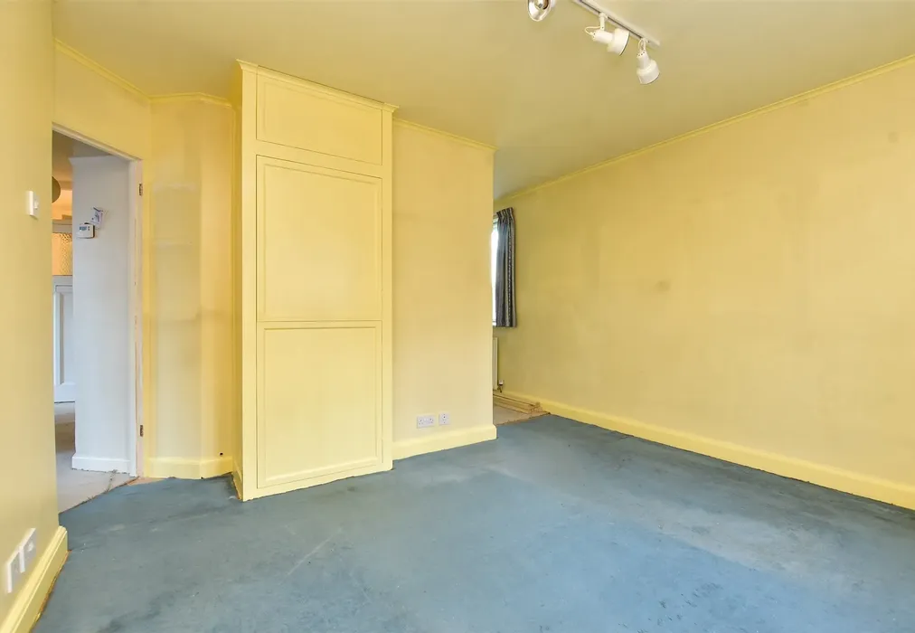 Lounge - Alberta Avenue, Sutton, Surrey - Wards of Kent