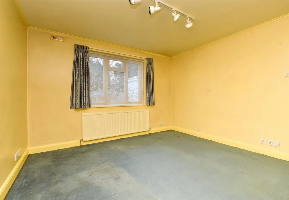 Lounge - Alberta Avenue, Sutton, Surrey - Wards of Kent