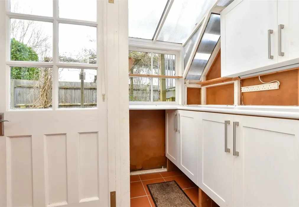 Lean-To - Alberta Avenue, Sutton, Surrey - Wards of Kent