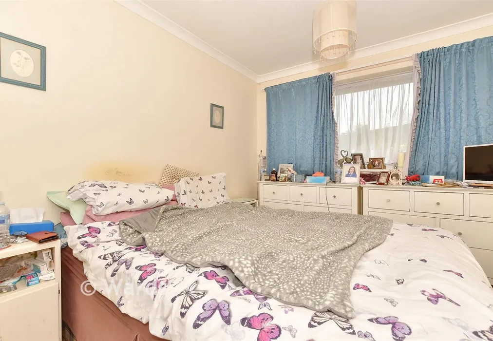Bedroom 1 - Ash Grove, Lydd, Romney Marsh, Kent - Wards of Kent