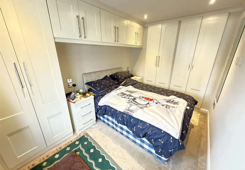 Bedroom 1 - Hampstead Lane, Yalding, Maidstone, Kent - Wards of Kent
