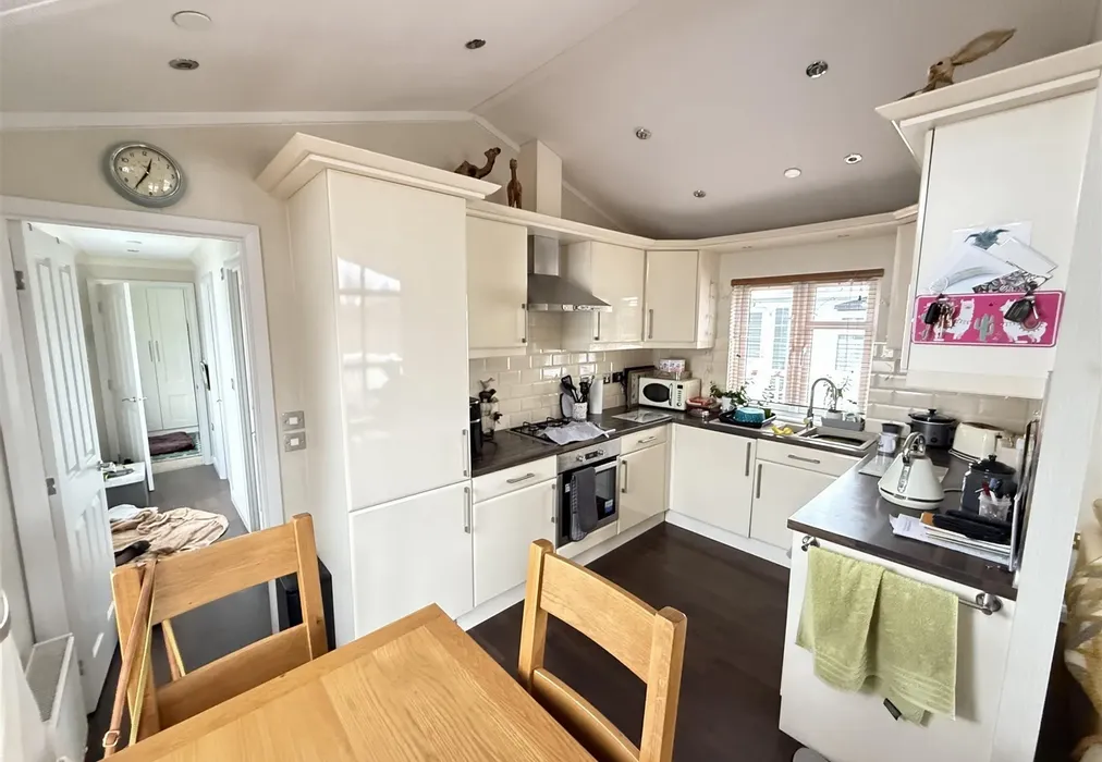 Kitchen - Hampstead Lane, Yalding, Maidstone, Kent - Wards of Kent